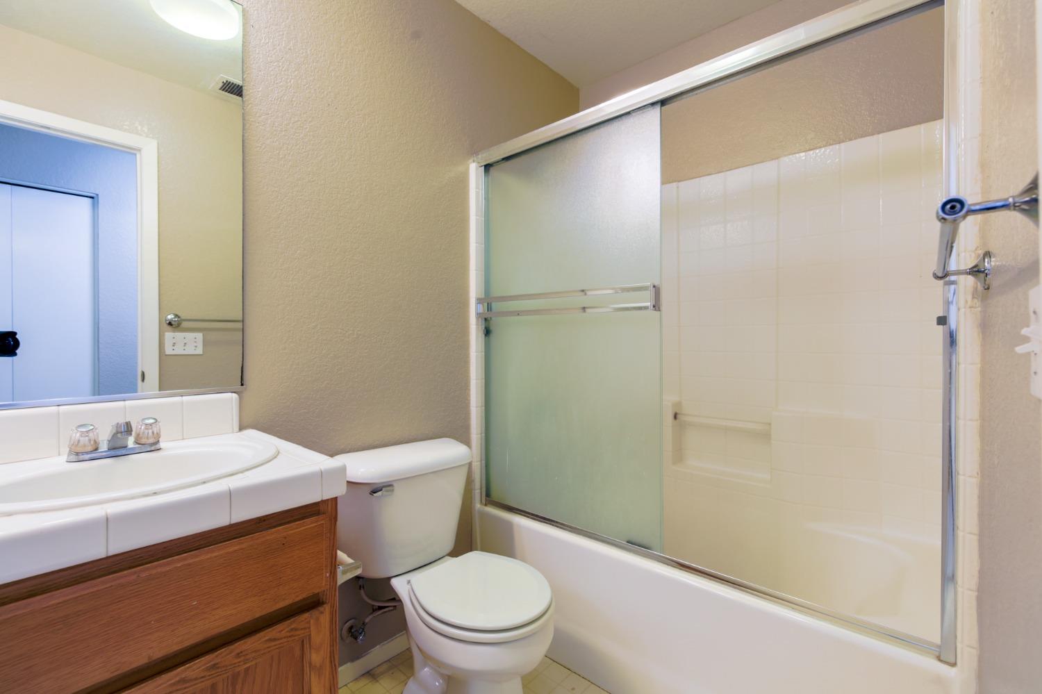 Detail Gallery Image 20 of 43 For 2411 Volpi Dr, Stockton,  CA 95206 - 3 Beds | 2 Baths