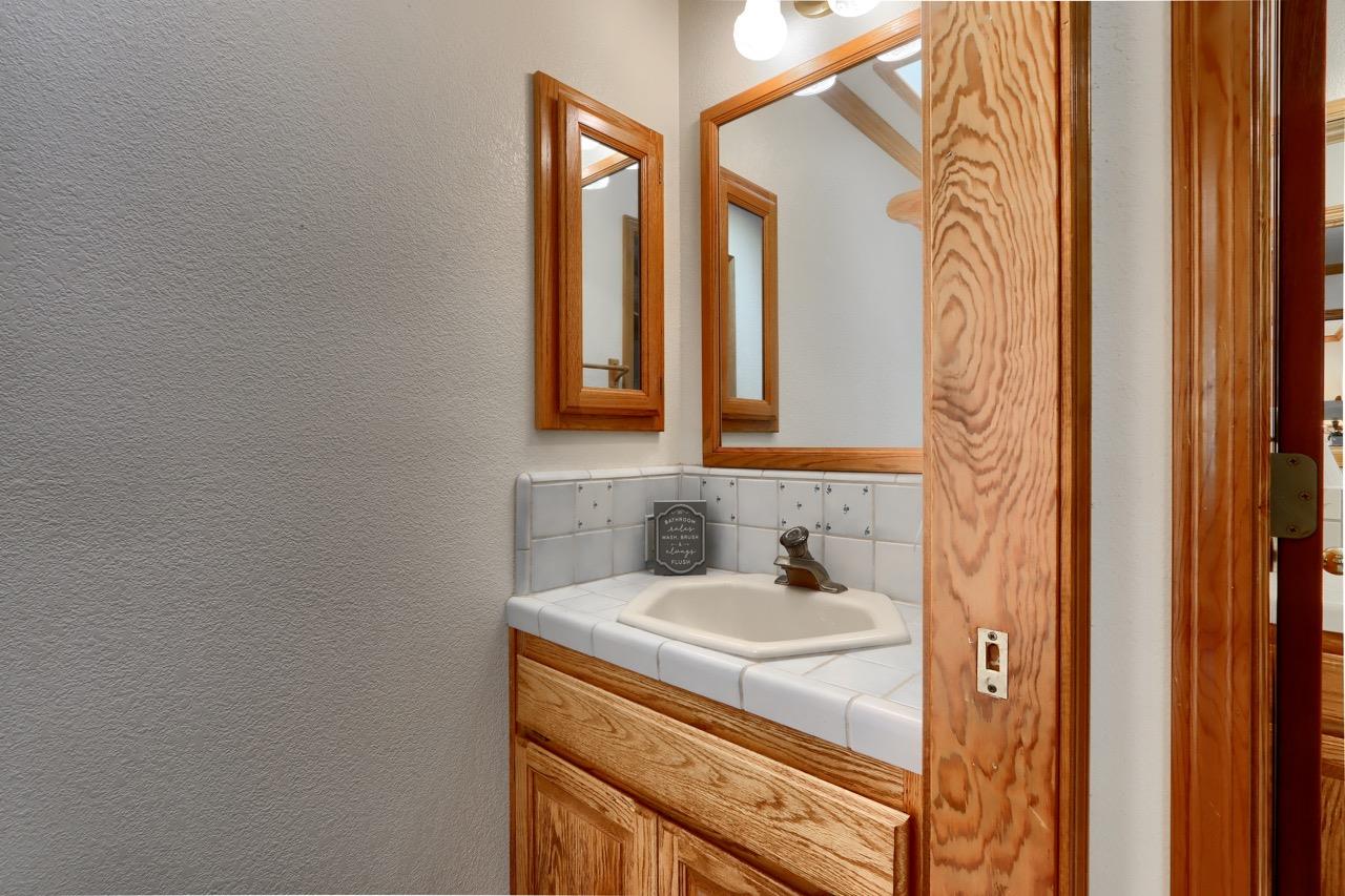 Detail Gallery Image 38 of 71 For 12639 Cresthaven Dr, Groveland,  CA 95321 - 3 Beds | 2/1 Baths