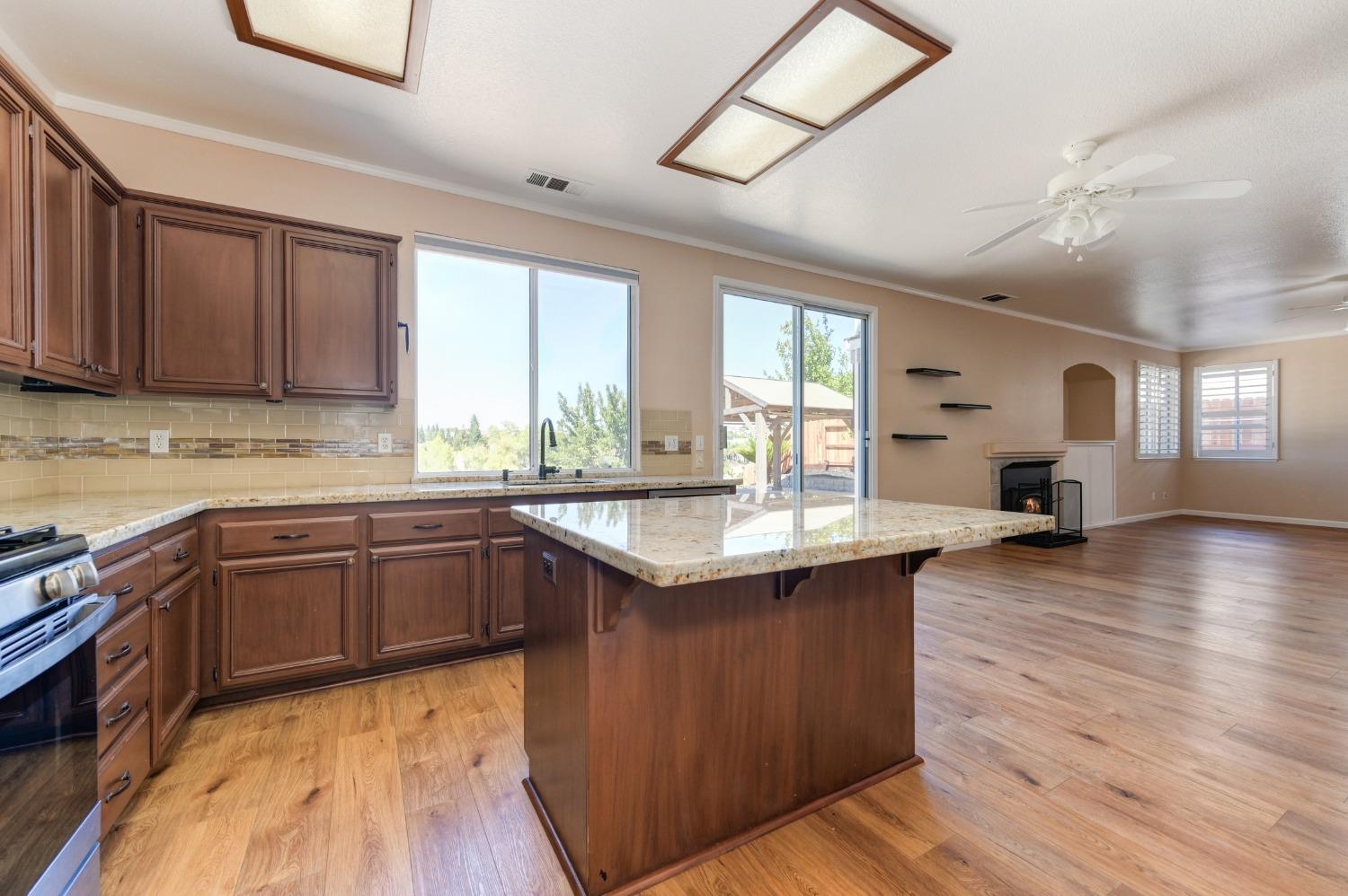 Detail Gallery Image 8 of 45 For 1707 Poppy Dr, Rocklin,  CA 95765 - 3 Beds | 2/1 Baths