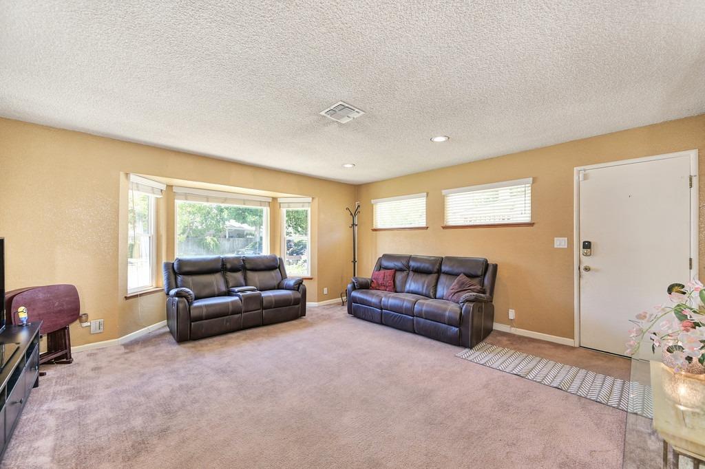 Detail Gallery Image 14 of 38 For 2544 Andrade Way, Sacramento,  CA 95821 - 3 Beds | 2 Baths