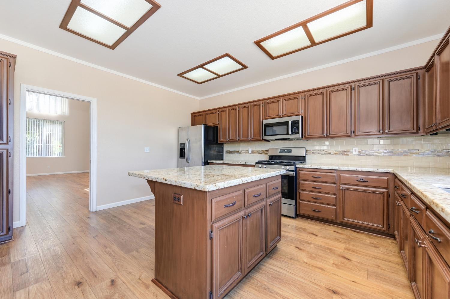 Detail Gallery Image 11 of 45 For 1707 Poppy Dr, Rocklin,  CA 95765 - 3 Beds | 2/1 Baths