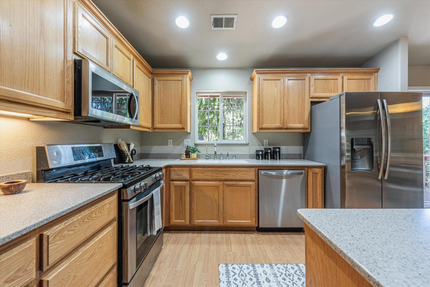 Detail Gallery Image 12 of 49 For 6390 Red Robin Rd, Placerville,  CA 95667 - 3 Beds | 2 Baths