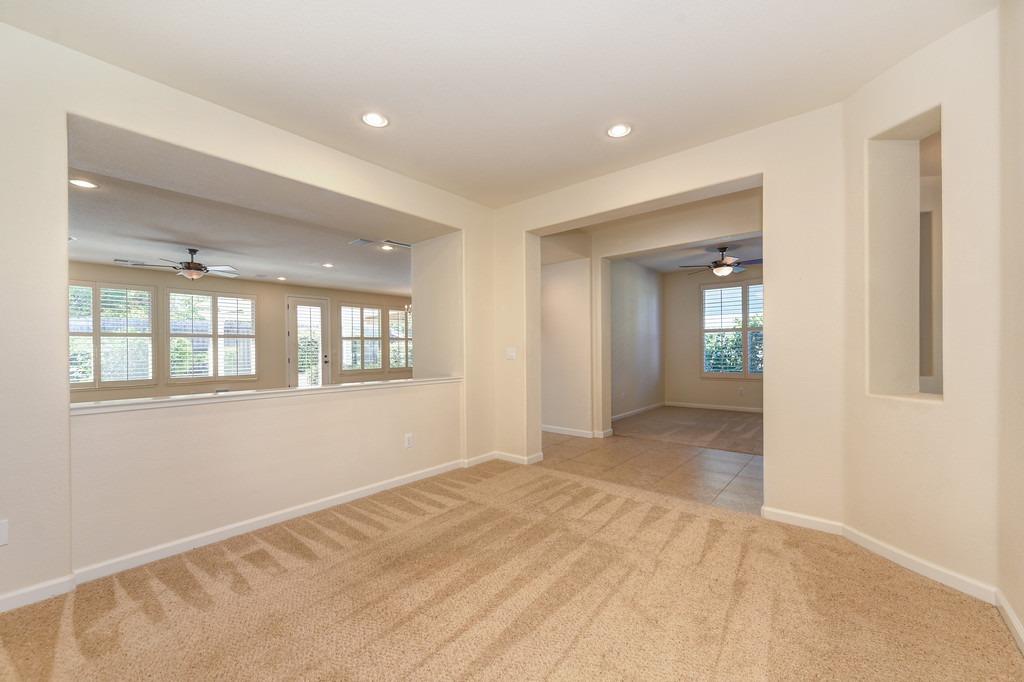 Detail Gallery Image 8 of 42 For 11974 Mandolin Way, Rancho Cordova,  CA 95742 - 4 Beds | 2/1 Baths