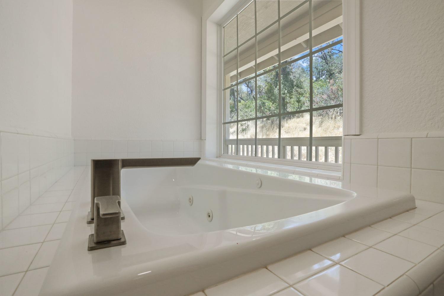 Detail Gallery Image 25 of 61 For 2031 Quartz Creek Ln, Placerville,  CA 95667 - 3 Beds | 2/1 Baths