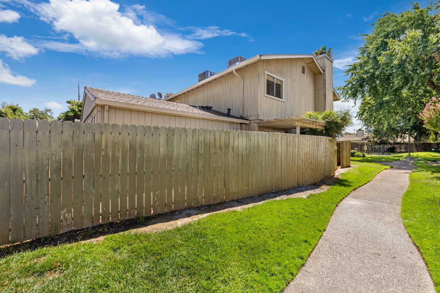 Detail Gallery Image 3 of 34 For 1819 S Cherokee Ln #45,  Lodi,  CA 95240 - 2 Beds | 1 Baths