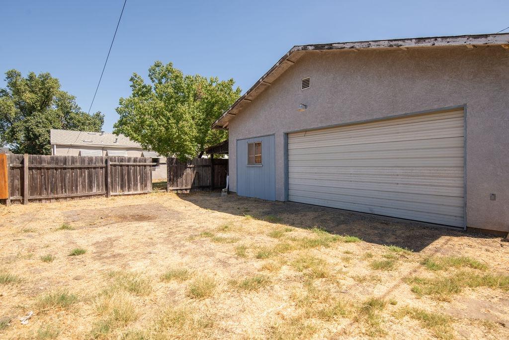 Detail Gallery Image 3 of 30 For 2218 Lambert St, Modesto,  CA 95354 - 2 Beds | 1 Baths