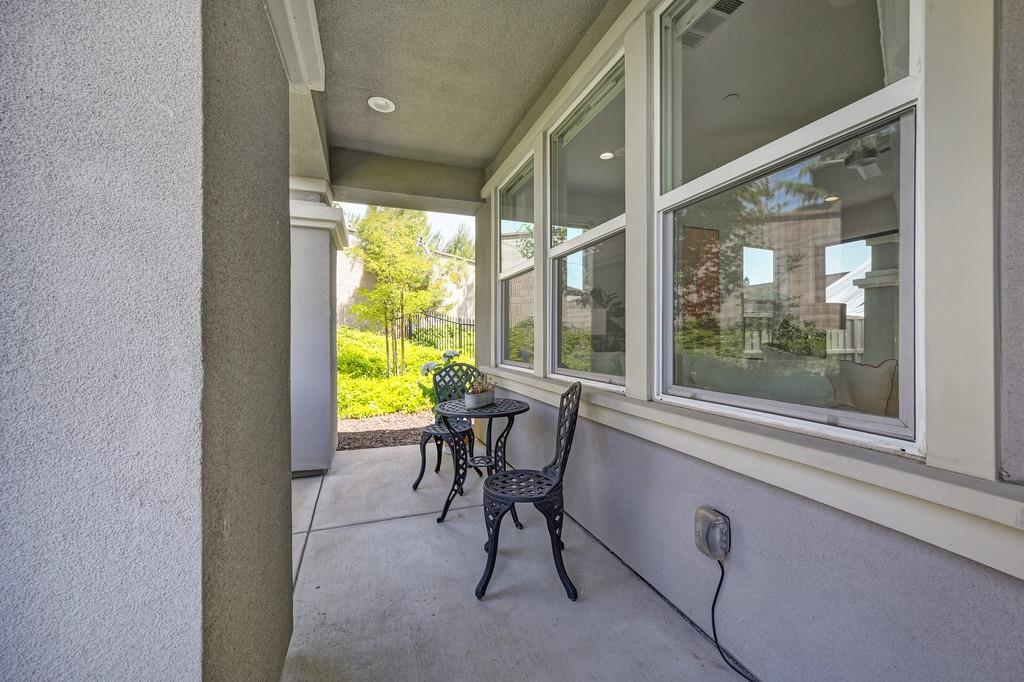 Detail Gallery Image 5 of 89 For 3616 Troy Dalton St, Sacramento,  CA 95816 - 3 Beds | 3/1 Baths