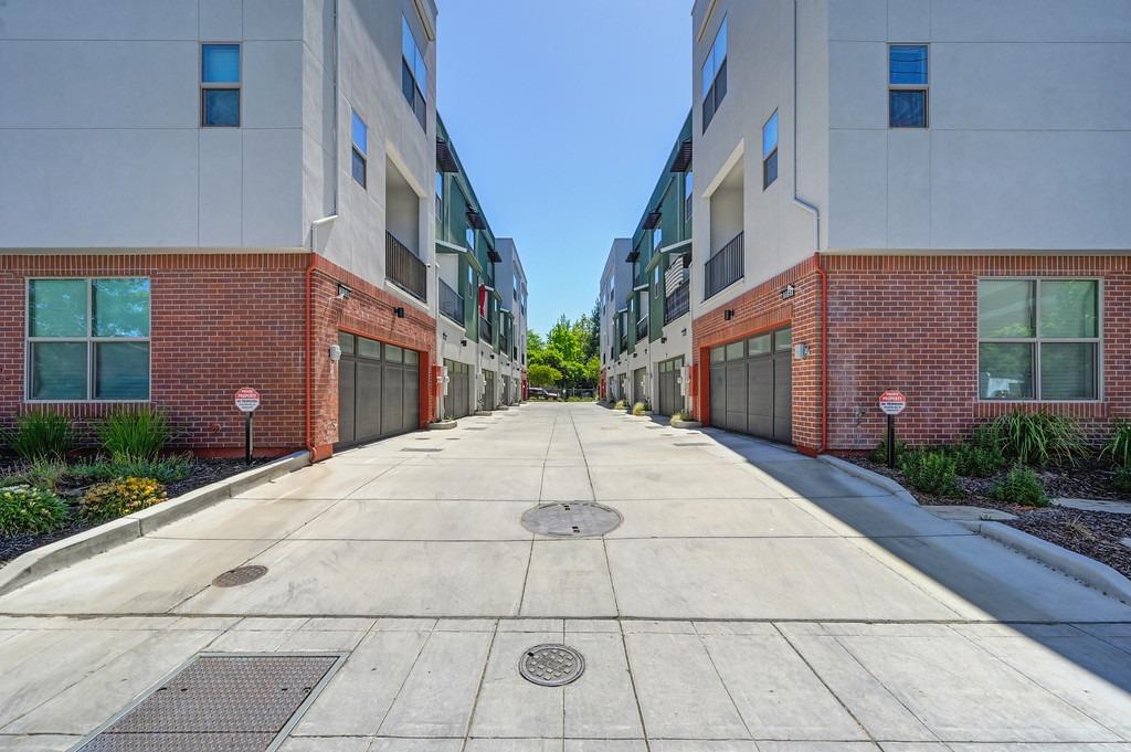 Detail Gallery Image 74 of 85 For 3191 Eastsac Walk, Sacramento,  CA 95816 - 3 Beds | 3/1 Baths