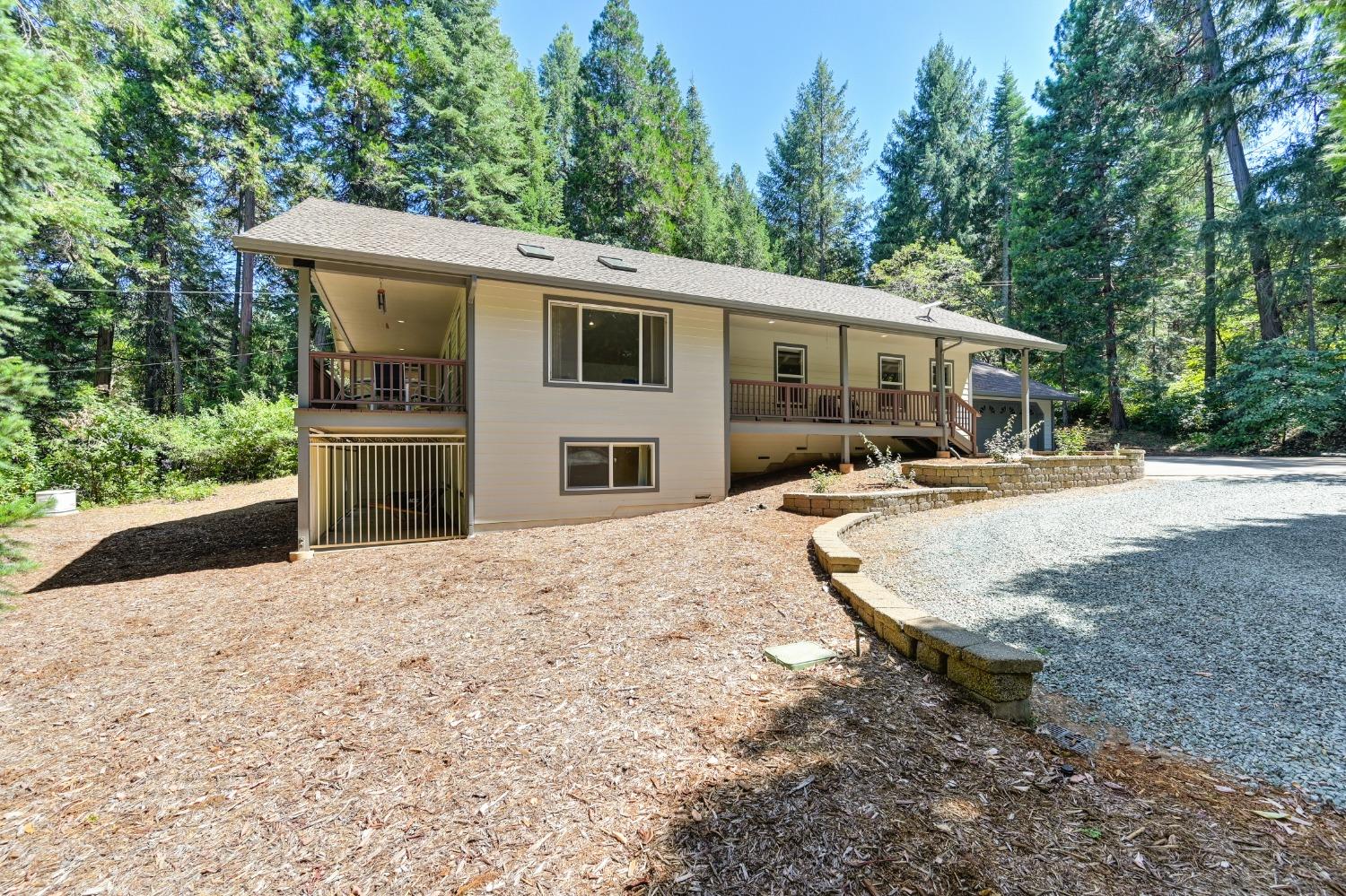 Detail Gallery Image 2 of 91 For 17377 Broken Arrow Pl, Nevada City,  CA 95959 - 4 Beds | 2 Baths