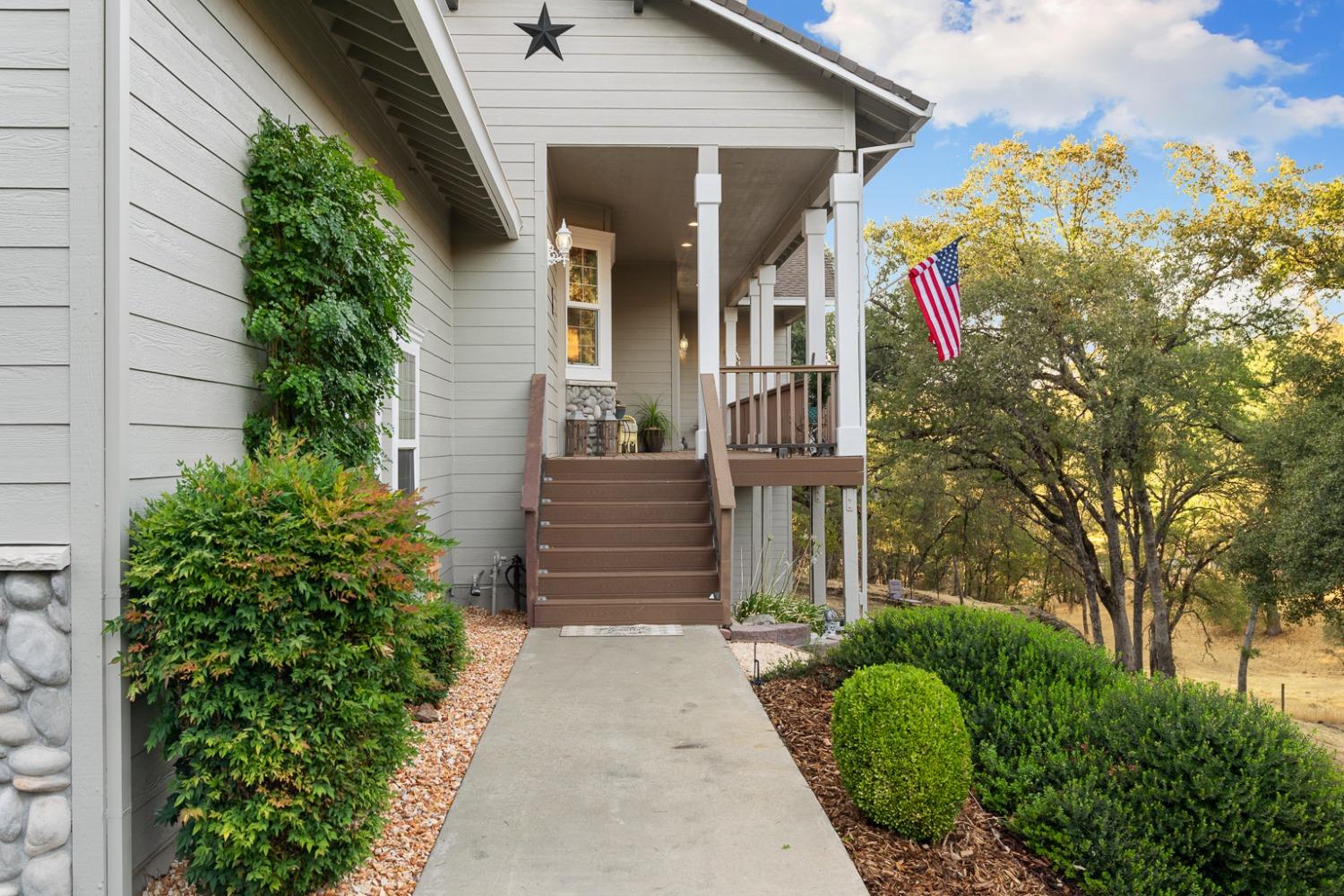 Detail Gallery Image 13 of 99 For 1300 Large Oak Dr, Placerville,  CA 95667 - 3 Beds | 4 Baths