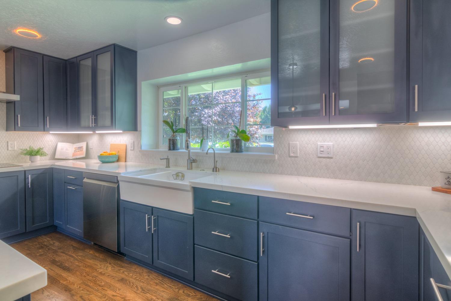 Detail Gallery Image 9 of 60 For 3351 Ben Lomond Dr, Sacramento,  CA 95821 - 3 Beds | 2/1 Baths