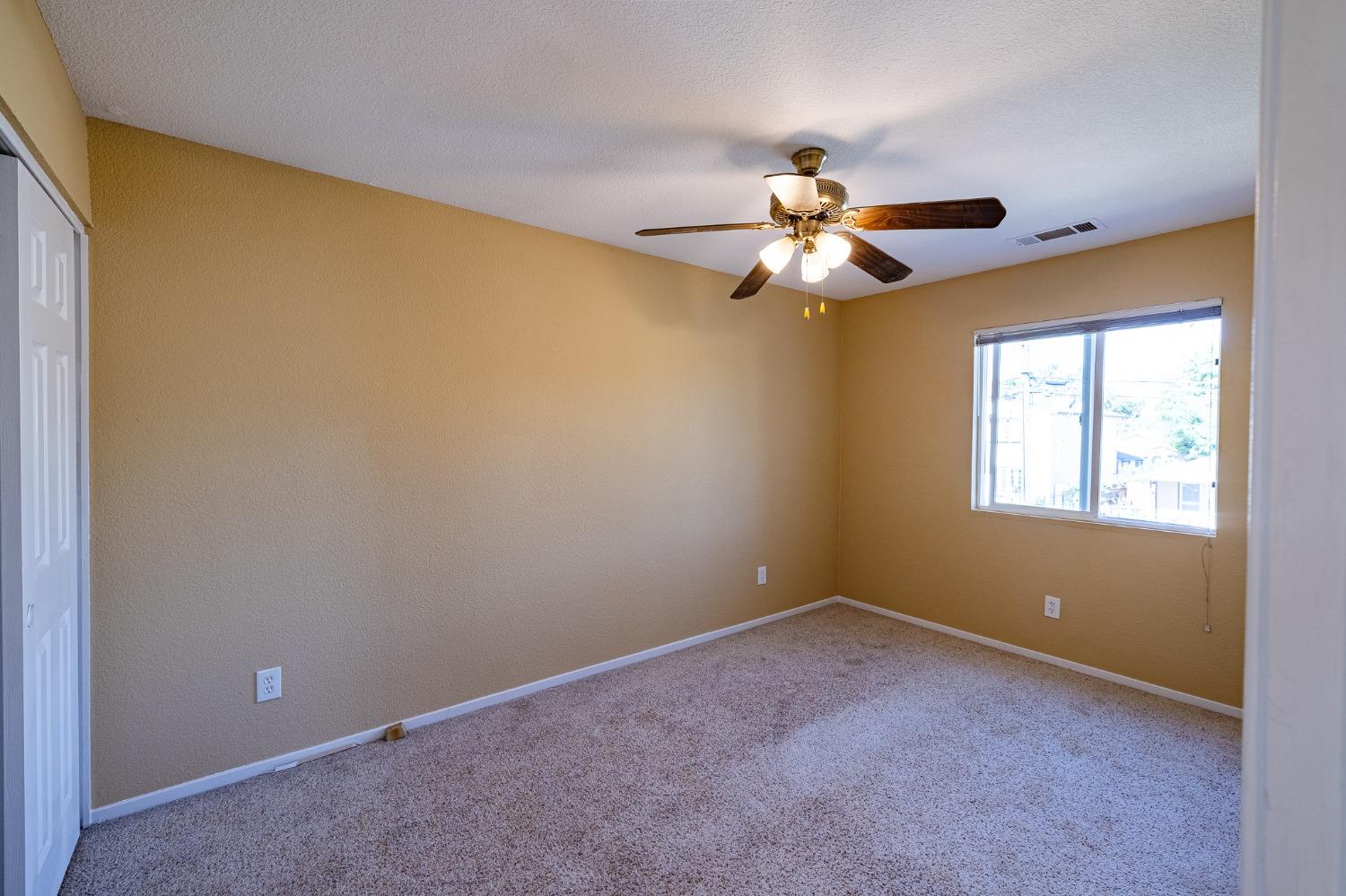 Detail Gallery Image 11 of 24 For 4015 44th St, Sacramento,  CA 95820 - 3 Beds | 2/1 Baths