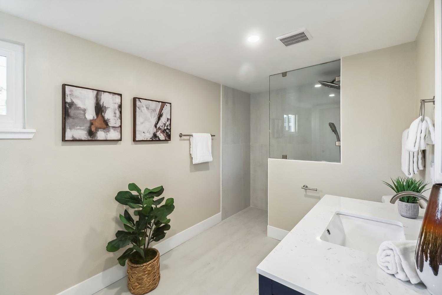 Detail Gallery Image 21 of 32 For 6571 Nielsen Way, Sacramento,  CA 95820 - 3 Beds | 2 Baths