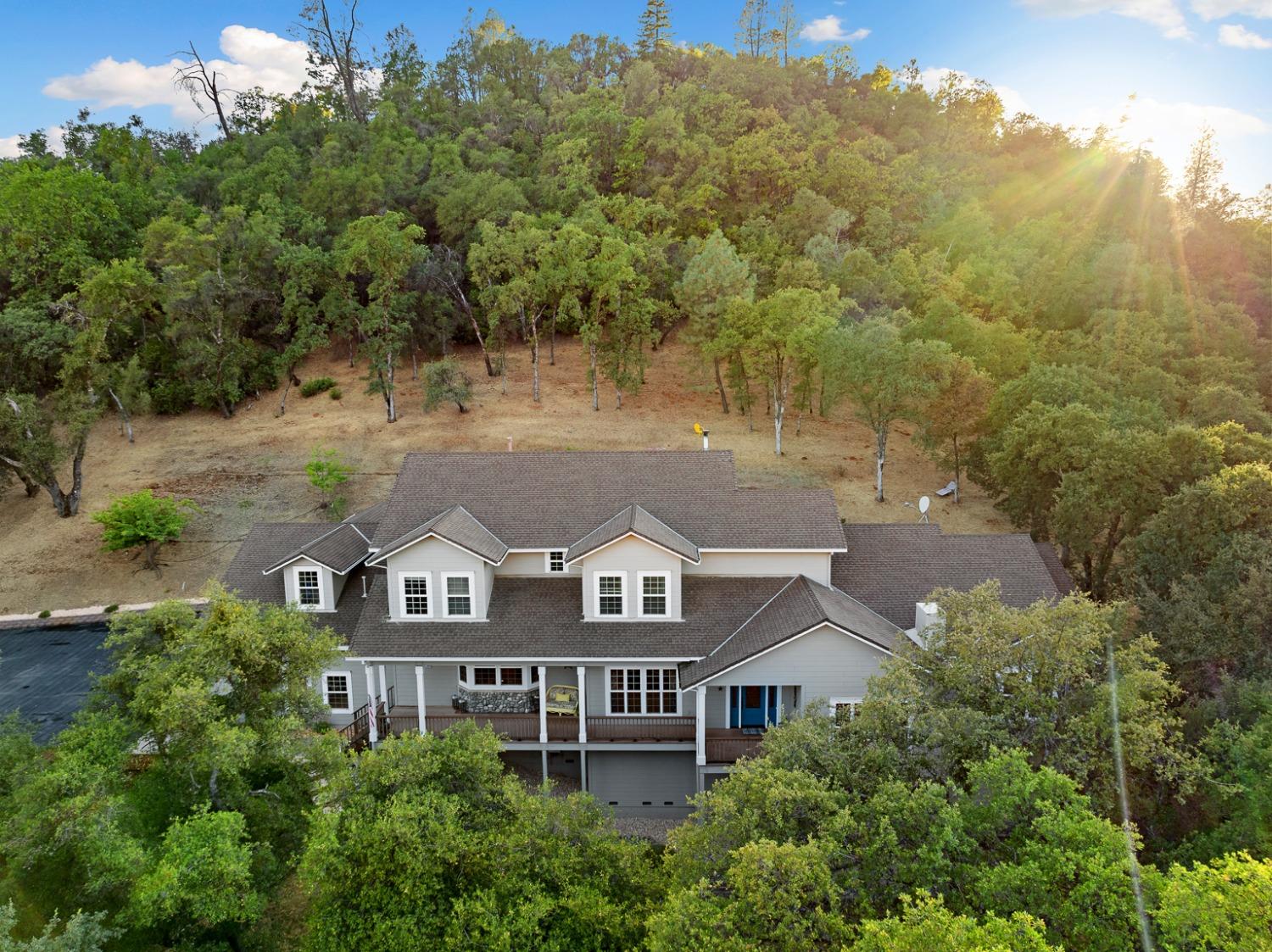 Detail Gallery Image 4 of 99 For 1300 Large Oak Dr, Placerville,  CA 95667 - 3 Beds | 4 Baths