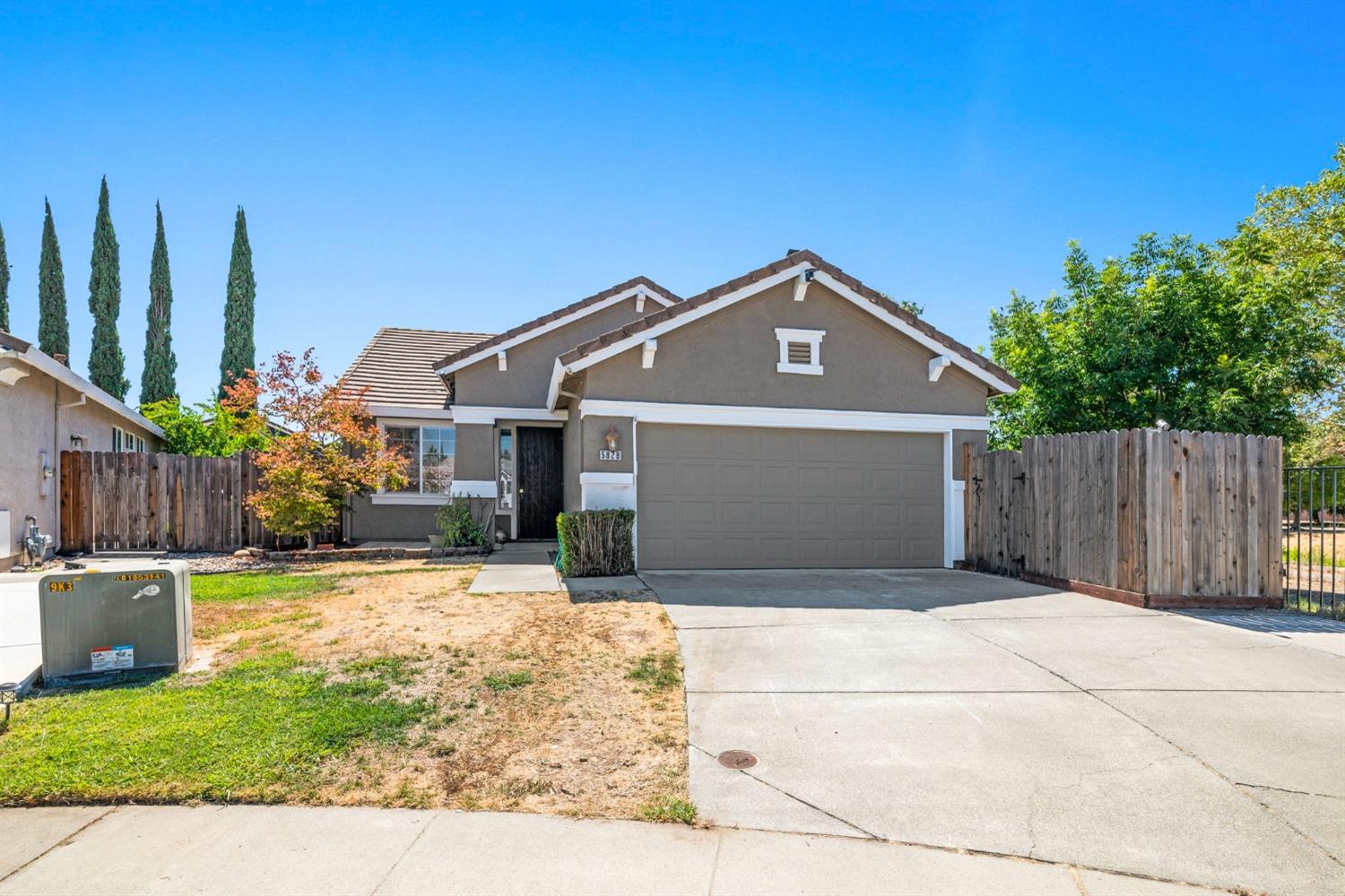 Detail Gallery Image 1 of 38 For 5828 Ayshire Pl, Antelope,  CA 95843 - 3 Beds | 2 Baths