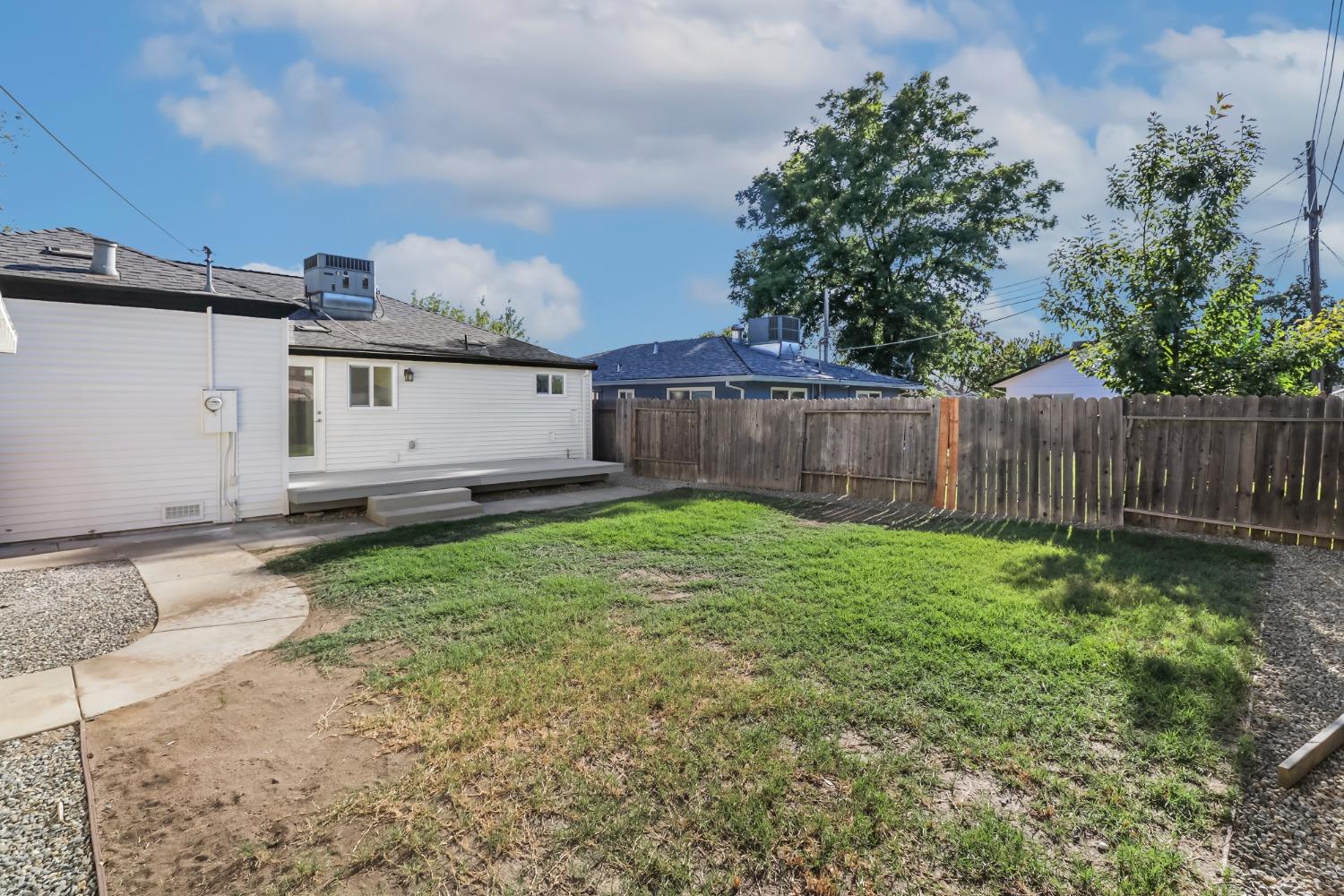 Detail Gallery Image 25 of 32 For 6571 Nielsen Way, Sacramento,  CA 95820 - 3 Beds | 2 Baths