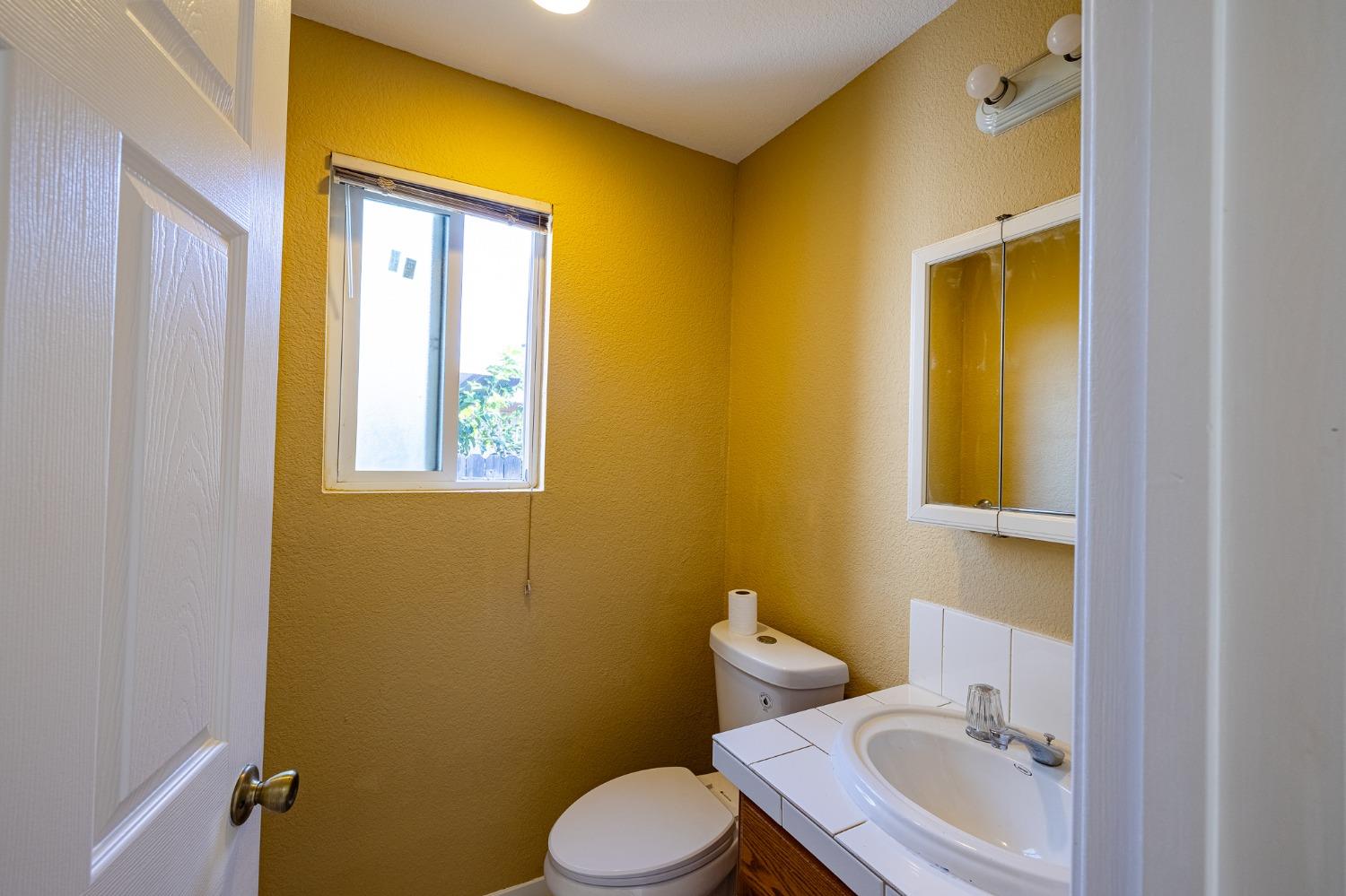 Detail Gallery Image 23 of 24 For 4015 44th St, Sacramento,  CA 95820 - 3 Beds | 2/1 Baths