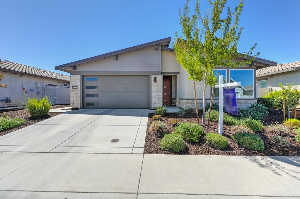 Detail Gallery Image 1 of 1 For 5073 Hemisphere Ln, Roseville,  CA 95747 - 3 Beds | 3/1 Baths