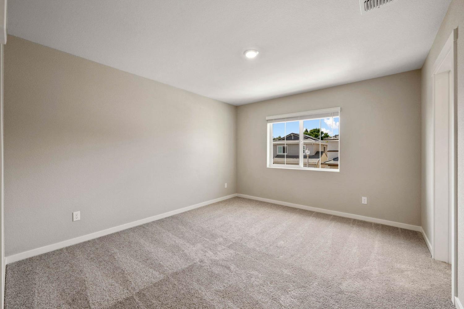 Detail Gallery Image 11 of 18 For 2322 Comstock Ln, Lincoln,  CA 95648 - 2 Beds | 2/1 Baths