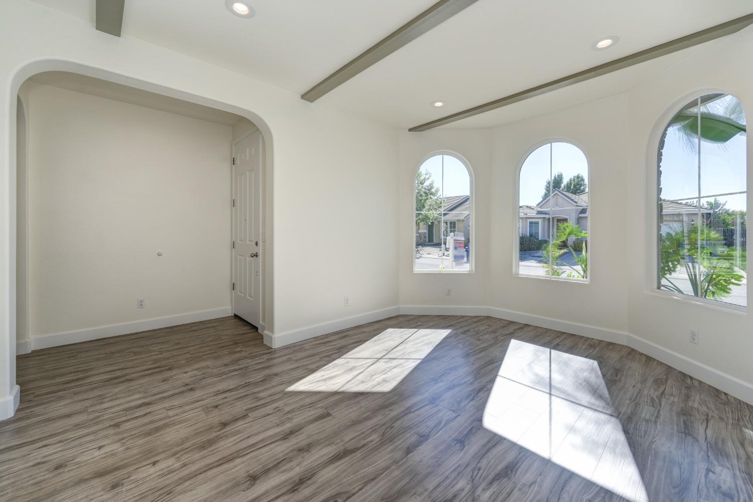 Detail Gallery Image 14 of 61 For 4129 Big Meadow Way, Rancho Cordova,  CA 95742 - 4 Beds | 2 Baths