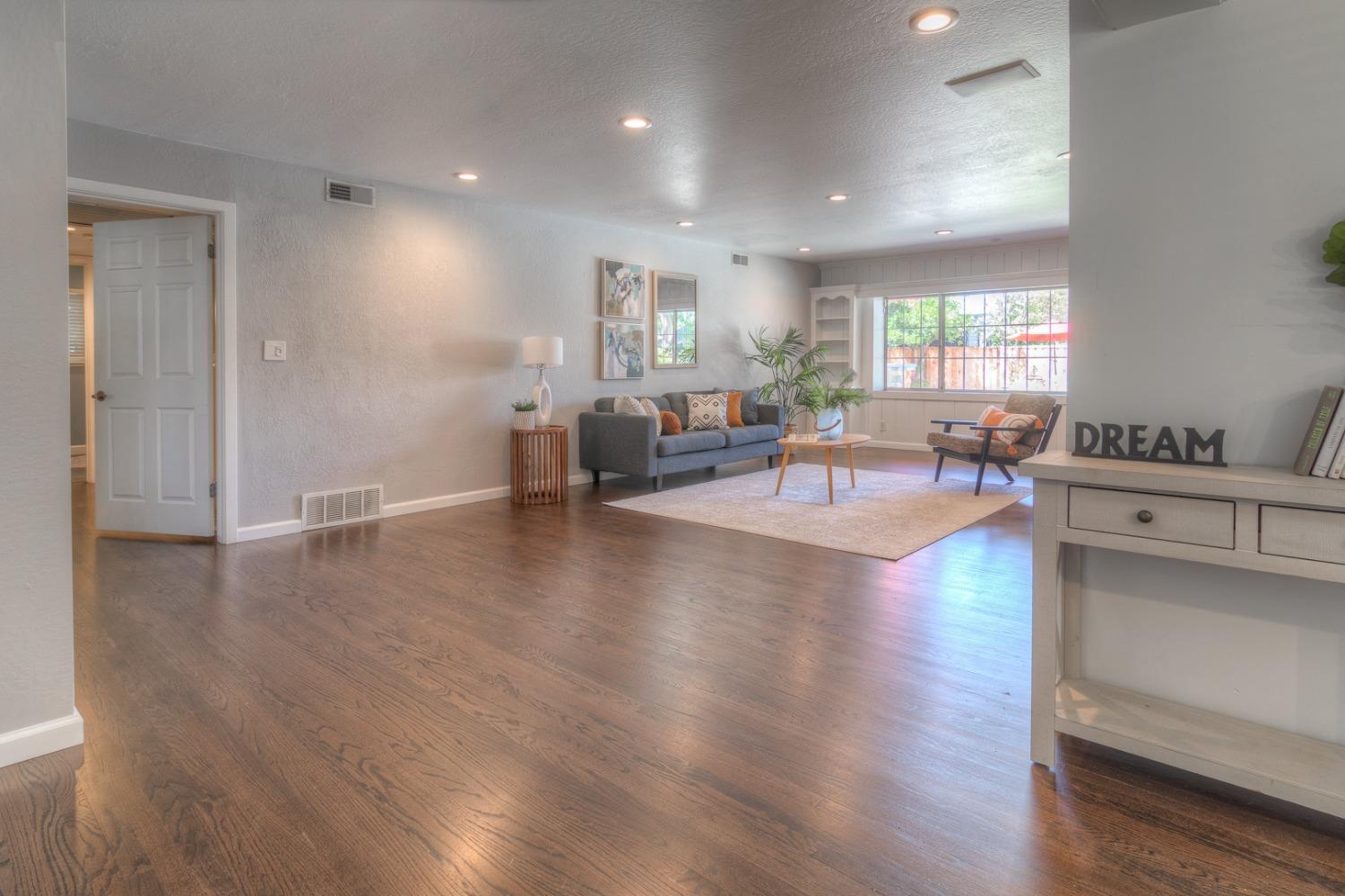 Detail Gallery Image 14 of 60 For 3351 Ben Lomond Dr, Sacramento,  CA 95821 - 3 Beds | 2/1 Baths