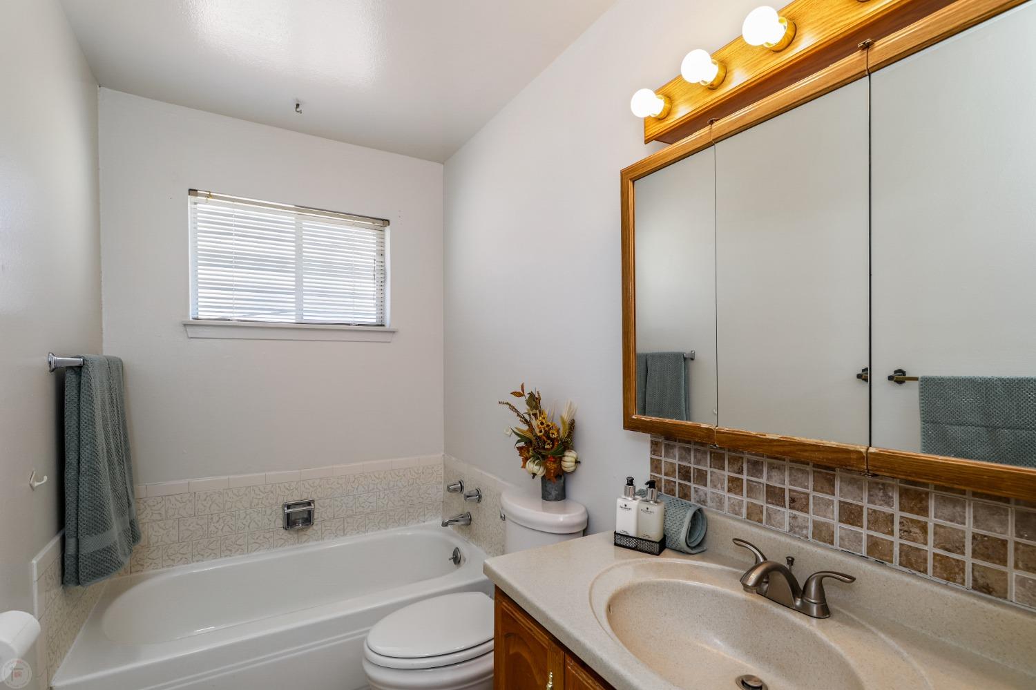 Detail Gallery Image 5 of 34 For 2625 Buttonwillow, Stockton,  CA 95207 - 3 Beds | 2 Baths