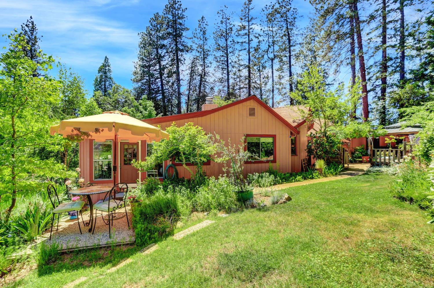 Detail Gallery Image 1 of 94 For 11192 Silver Willow Ln, Nevada City,  CA 95959 - 2 Beds | 2/1 Baths