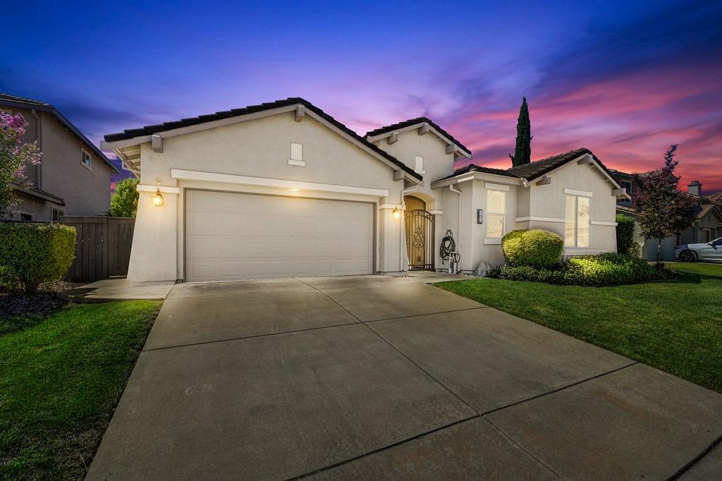 Detail Gallery Image 3 of 42 For 11974 Mandolin Way, Rancho Cordova,  CA 95742 - 4 Beds | 2/1 Baths