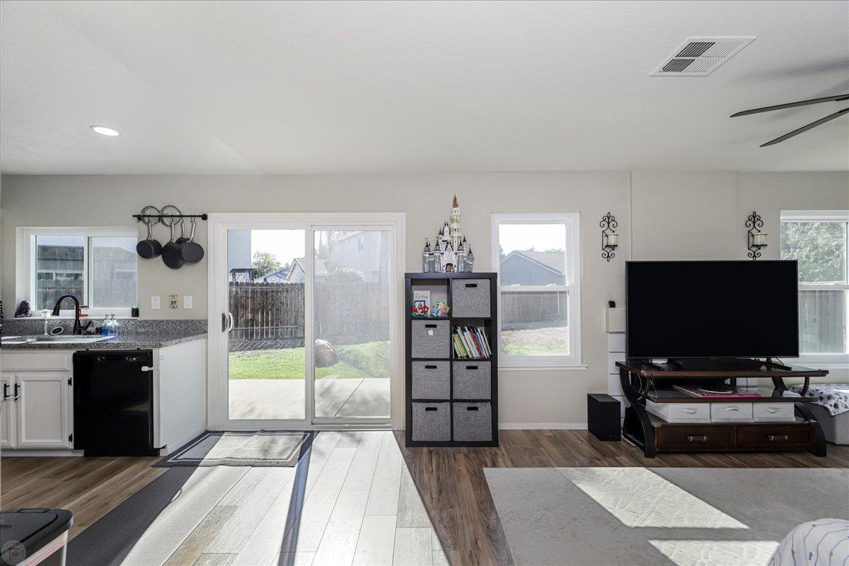 Detail Gallery Image 11 of 33 For 1312 Hoboken Dr, Tracy,  CA 95377 - 4 Beds | 2/1 Baths