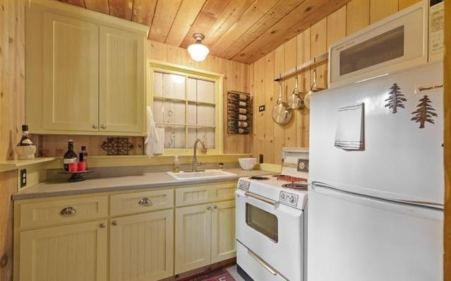 Detail Gallery Image 15 of 28 For 179 Sugarpine Circle, Pinecrest,  CA 95364 - 1 Beds | 1 Baths