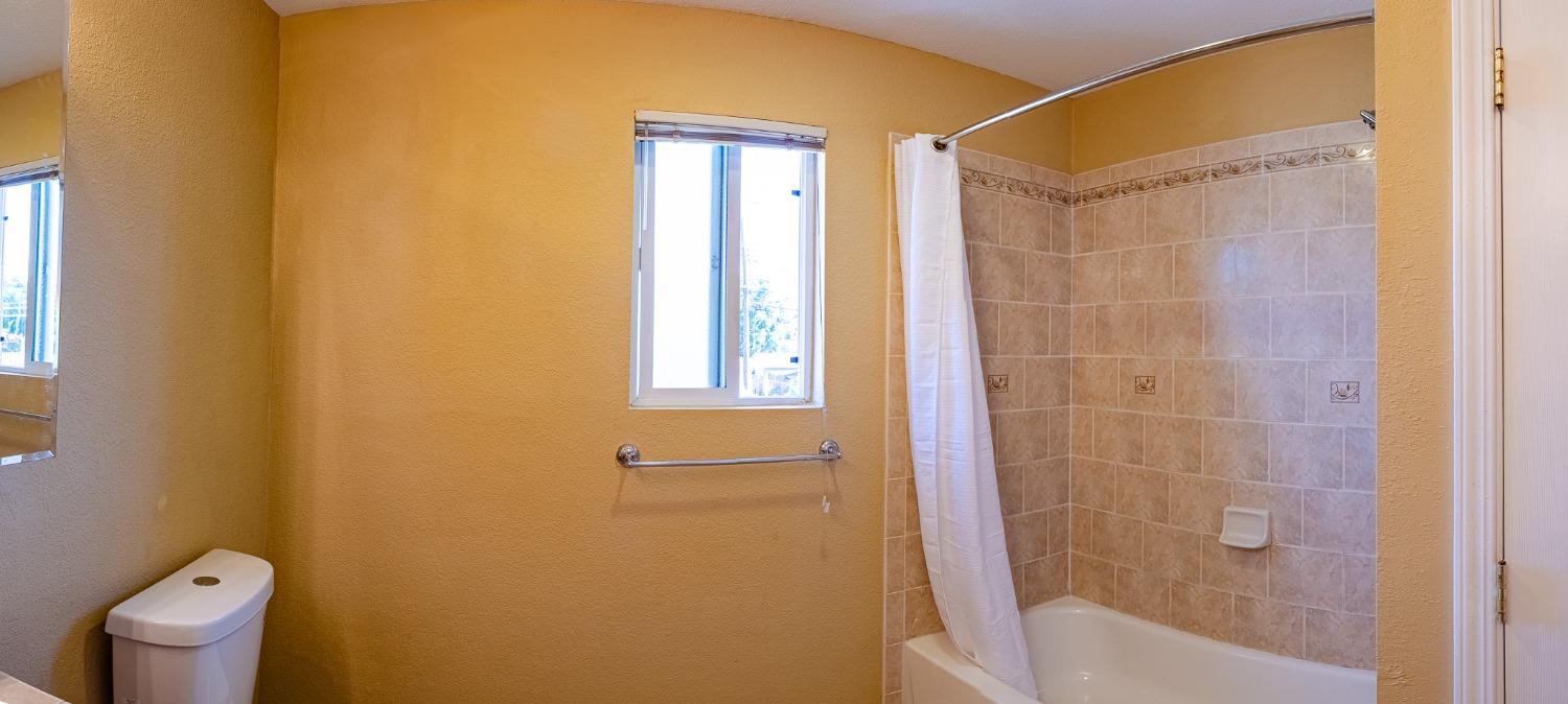 Detail Gallery Image 16 of 24 For 4015 44th St, Sacramento,  CA 95820 - 3 Beds | 2/1 Baths