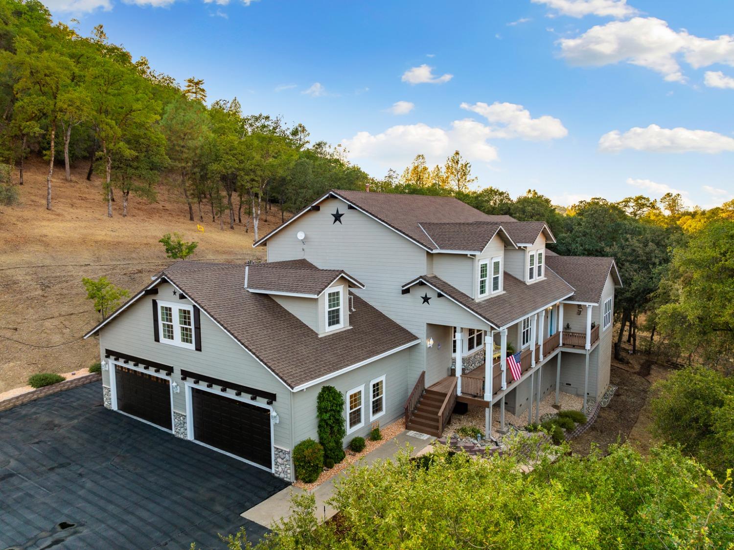 Detail Gallery Image 2 of 99 For 1300 Large Oak Dr, Placerville,  CA 95667 - 3 Beds | 4 Baths