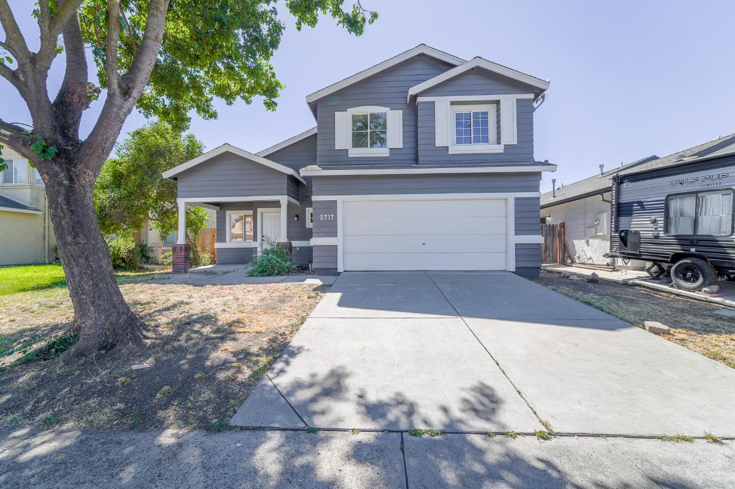 Detail Gallery Image 2 of 16 For 2717 Calero Hills Ln, Stockton,  CA 95206 - 4 Beds | 2/1 Baths