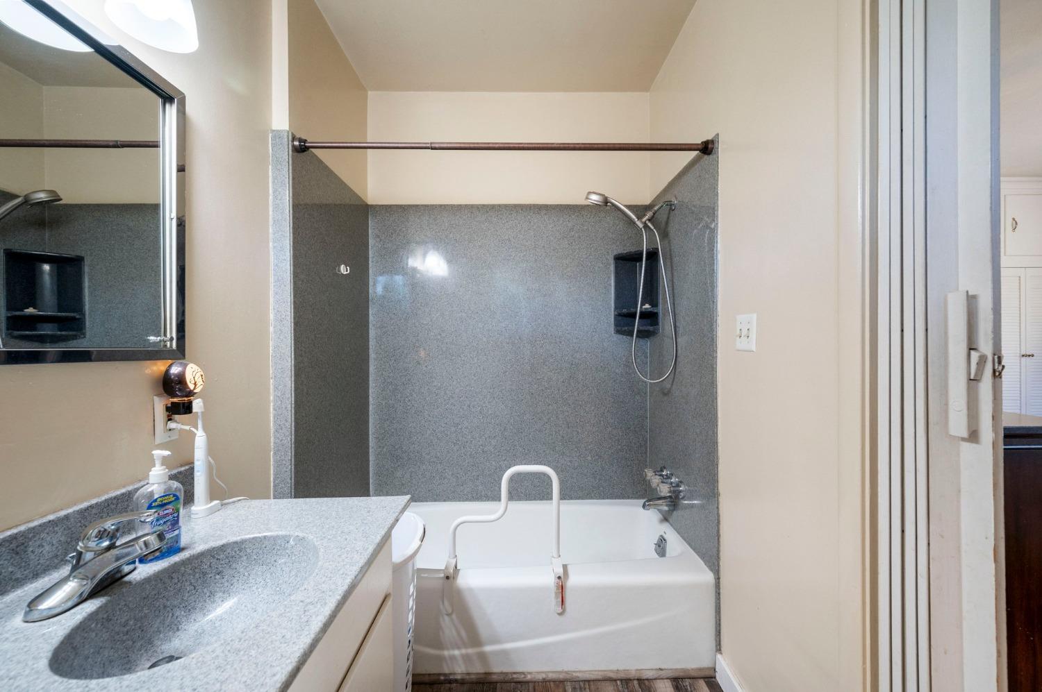 Detail Gallery Image 21 of 28 For 1138 Fordham Ave, Modesto,  CA 95350 - 3 Beds | 2 Baths