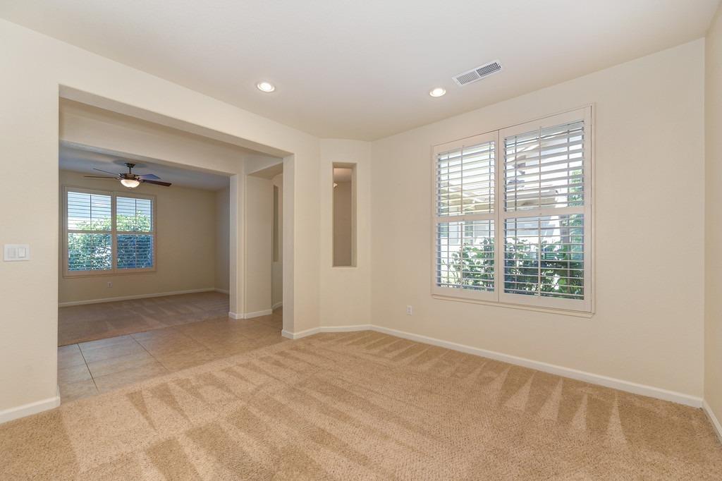 Detail Gallery Image 9 of 42 For 11974 Mandolin Way, Rancho Cordova,  CA 95742 - 4 Beds | 2/1 Baths