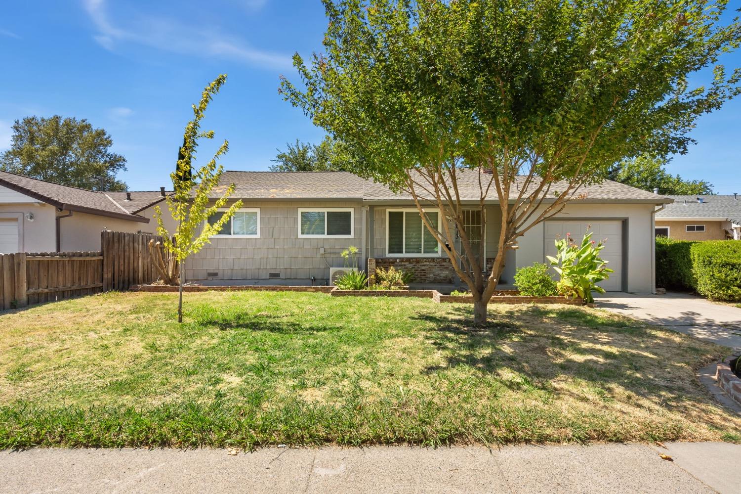 Detail Gallery Image 1 of 16 For 2613 Northglen St, Sacramento,  CA 95833 - 3 Beds | 1 Baths