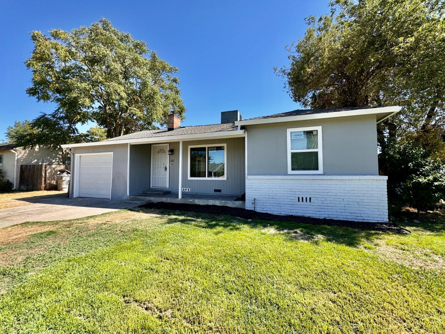 Detail Gallery Image 1 of 1 For 202 Bay Dr, Sacramento,  CA 95815 - 4 Beds | 1 Baths