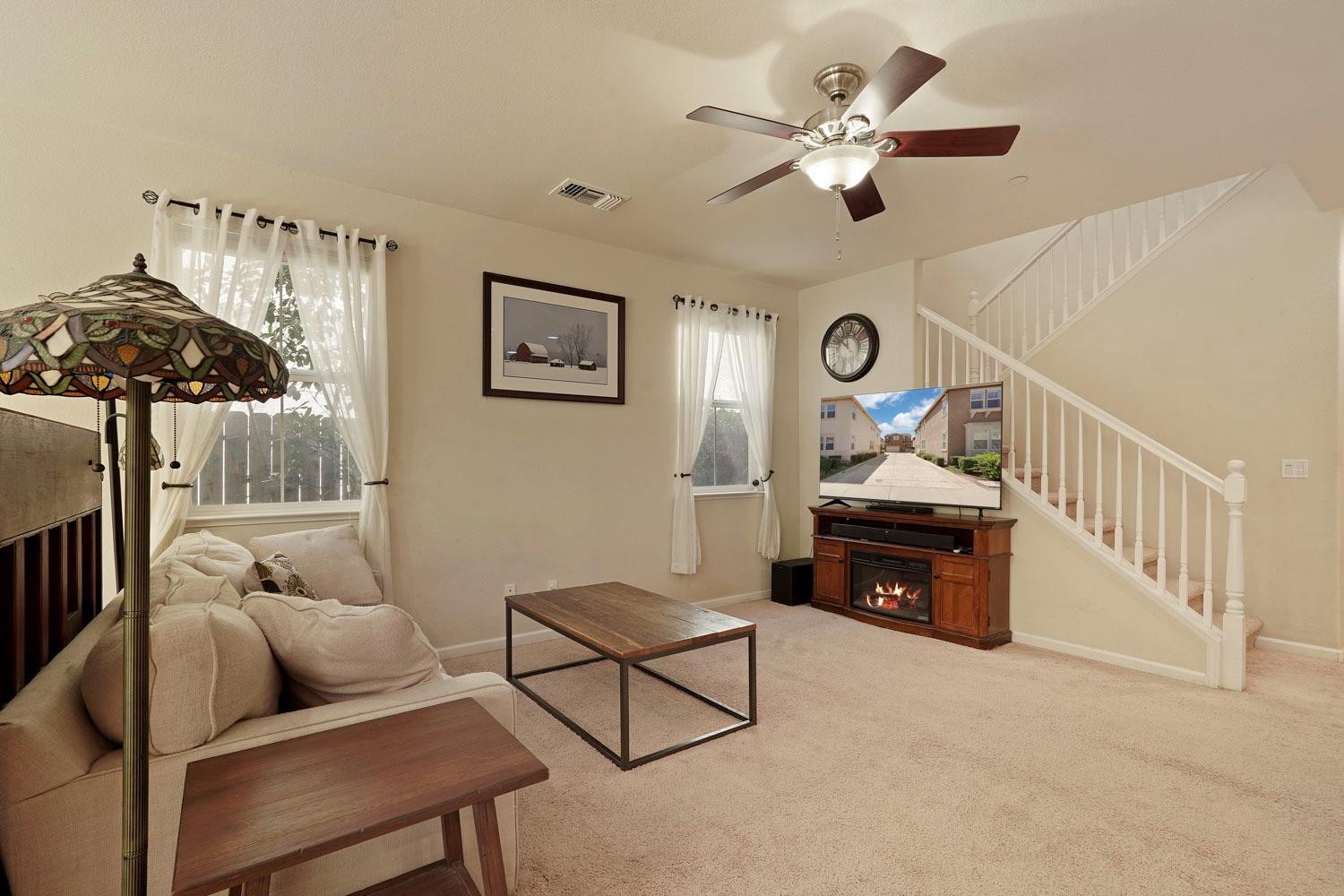 Detail Gallery Image 9 of 34 For 3924 Purple Finch Ln, Modesto,  CA 95355 - 3 Beds | 2/1 Baths