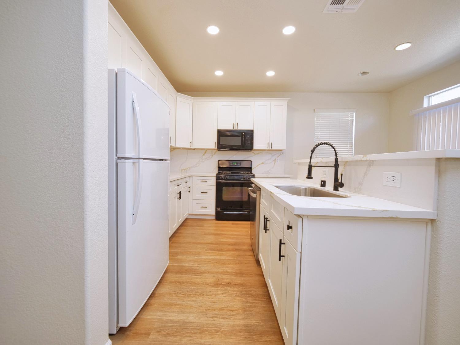 Detail Gallery Image 22 of 85 For 3301 Myna Way, Sacramento,  CA 95834 - 4 Beds | 2/1 Baths