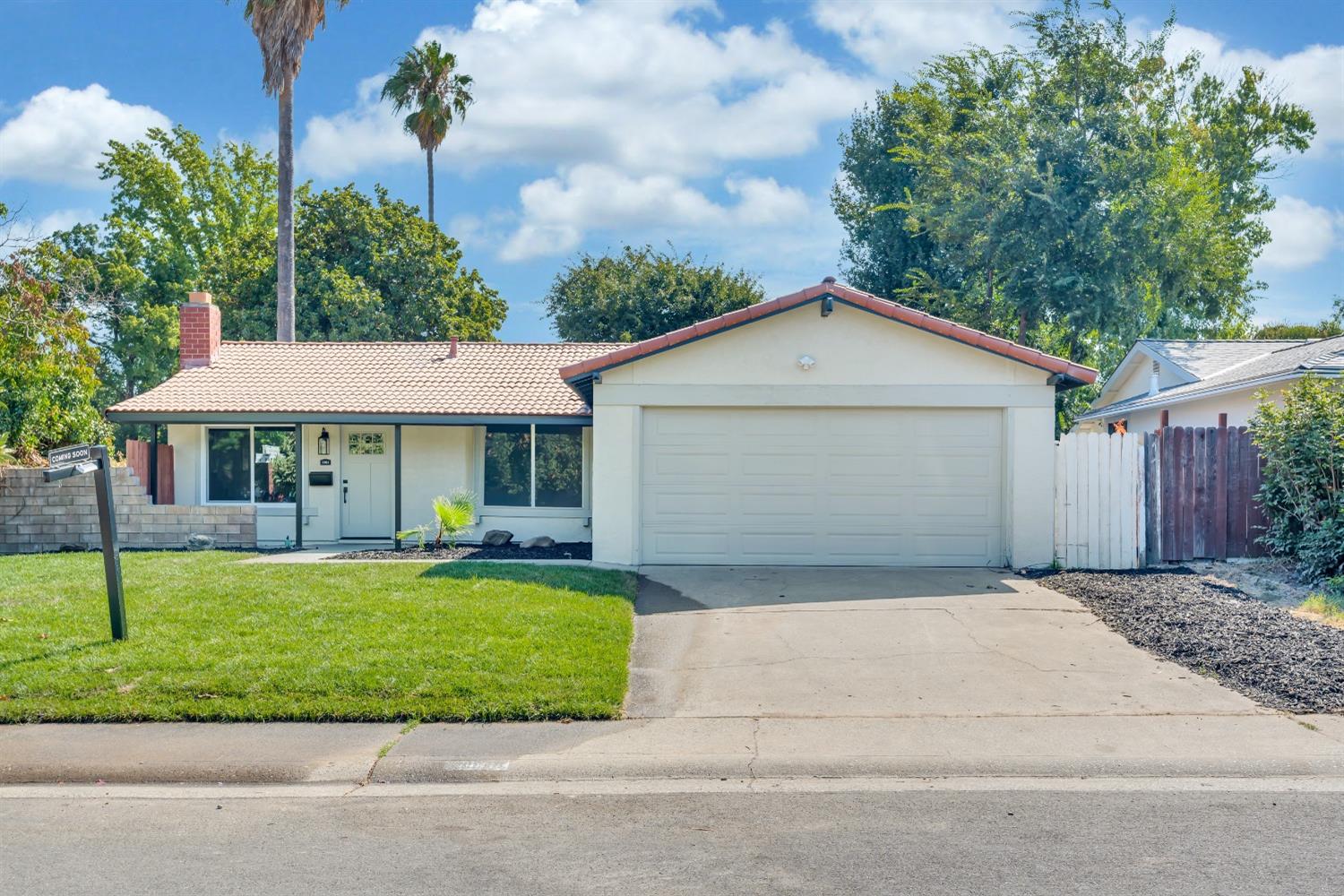 Detail Gallery Image 1 of 1 For 2501 Kokanee Way, Sacramento,  CA 95826 - 4 Beds | 2 Baths