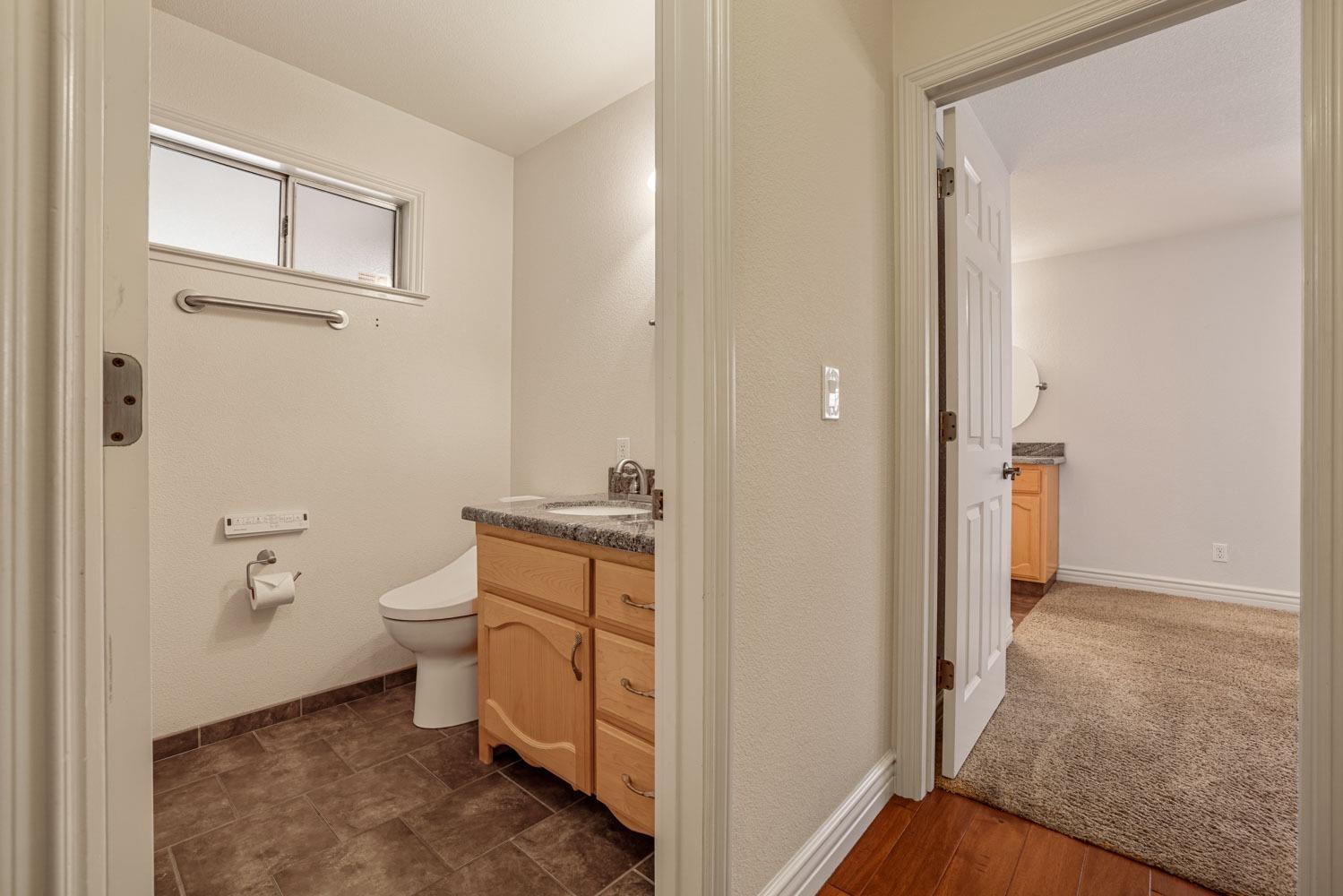 Detail Gallery Image 22 of 44 For 1127 Locust Ave, Manteca,  CA 95337 - 3 Beds | 2 Baths