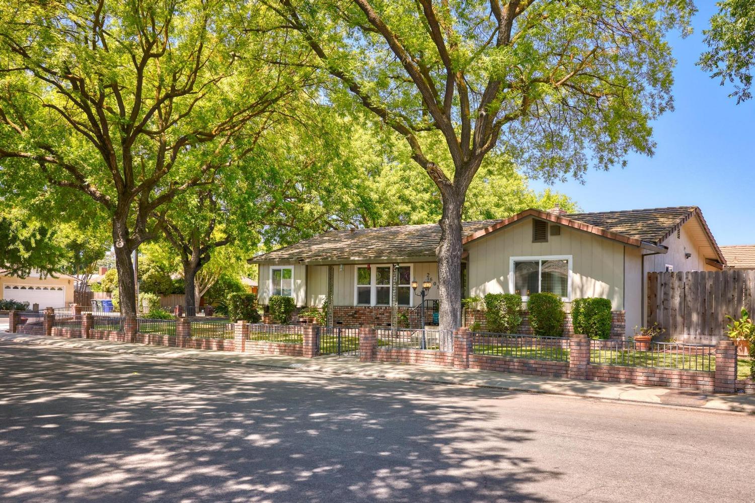 Detail Gallery Image 5 of 37 For 2601 Westbury Ln, Modesto,  CA 95355 - 3 Beds | 3 Baths