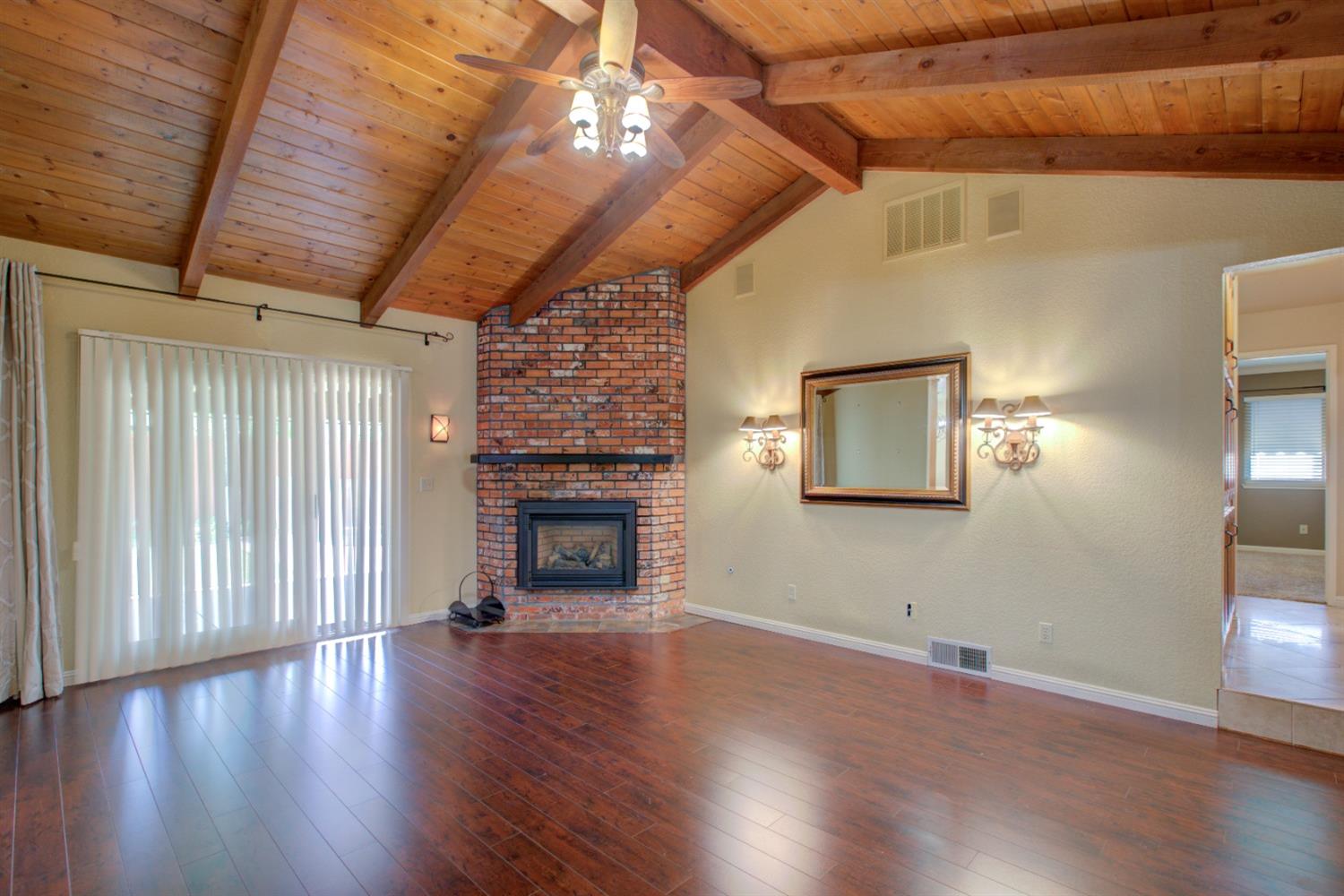 Detail Gallery Image 9 of 34 For 2520 Emerald Way, Turlock,  CA 95382 - 4 Beds | 2 Baths