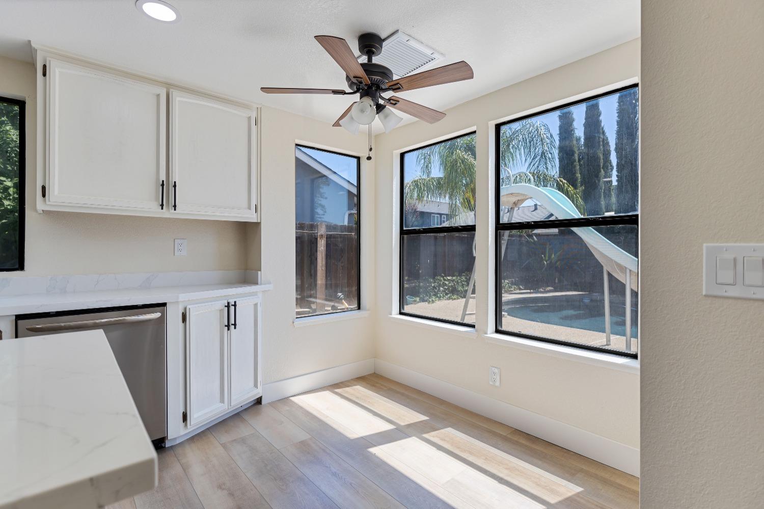 Detail Gallery Image 21 of 49 For 1726 Autumn Way, Lodi,  CA 95242 - 4 Beds | 2/1 Baths