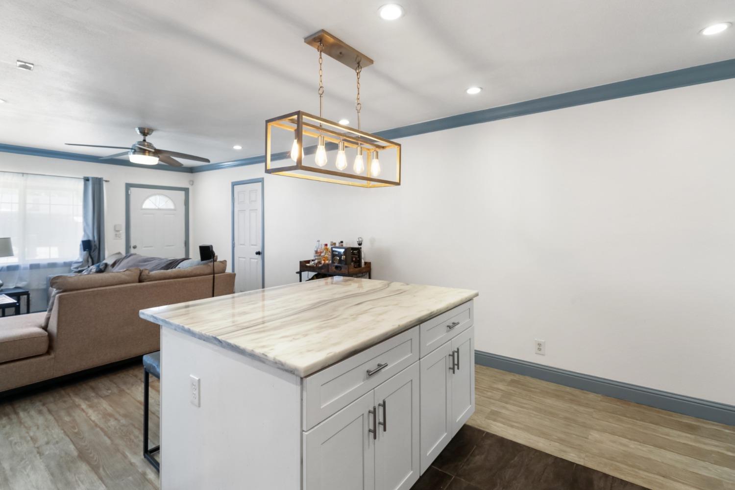 Detail Gallery Image 11 of 30 For 2021 Robert Way, Sacramento,  CA 95825 - 3 Beds | 2 Baths