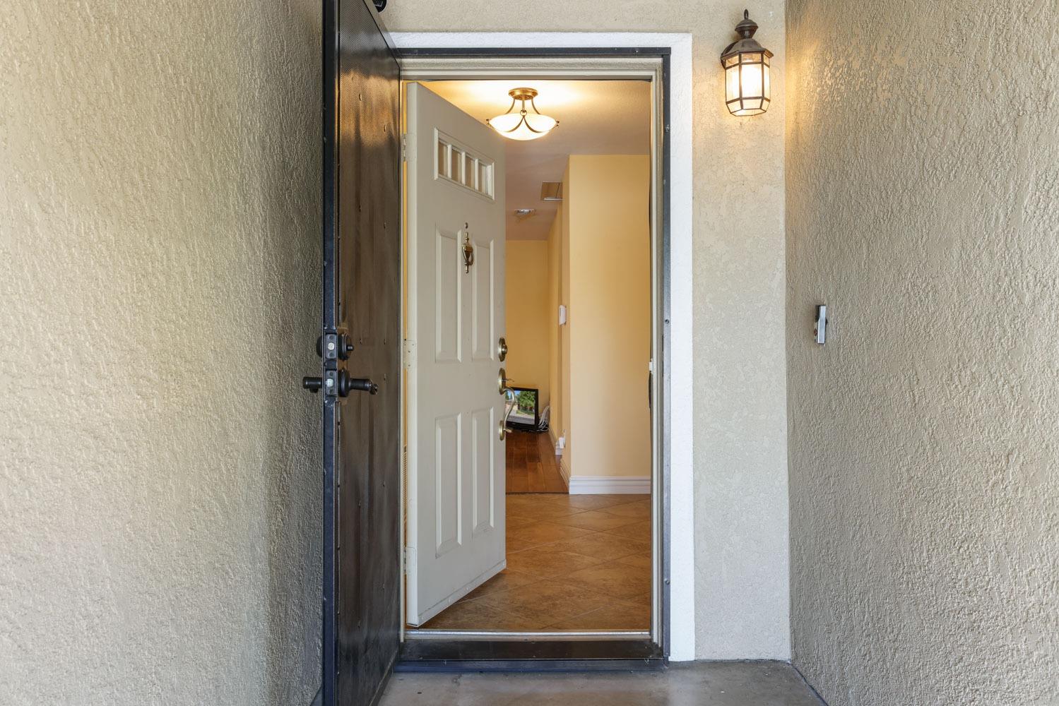 Detail Gallery Image 10 of 44 For 1127 Locust Ave, Manteca,  CA 95337 - 3 Beds | 2 Baths