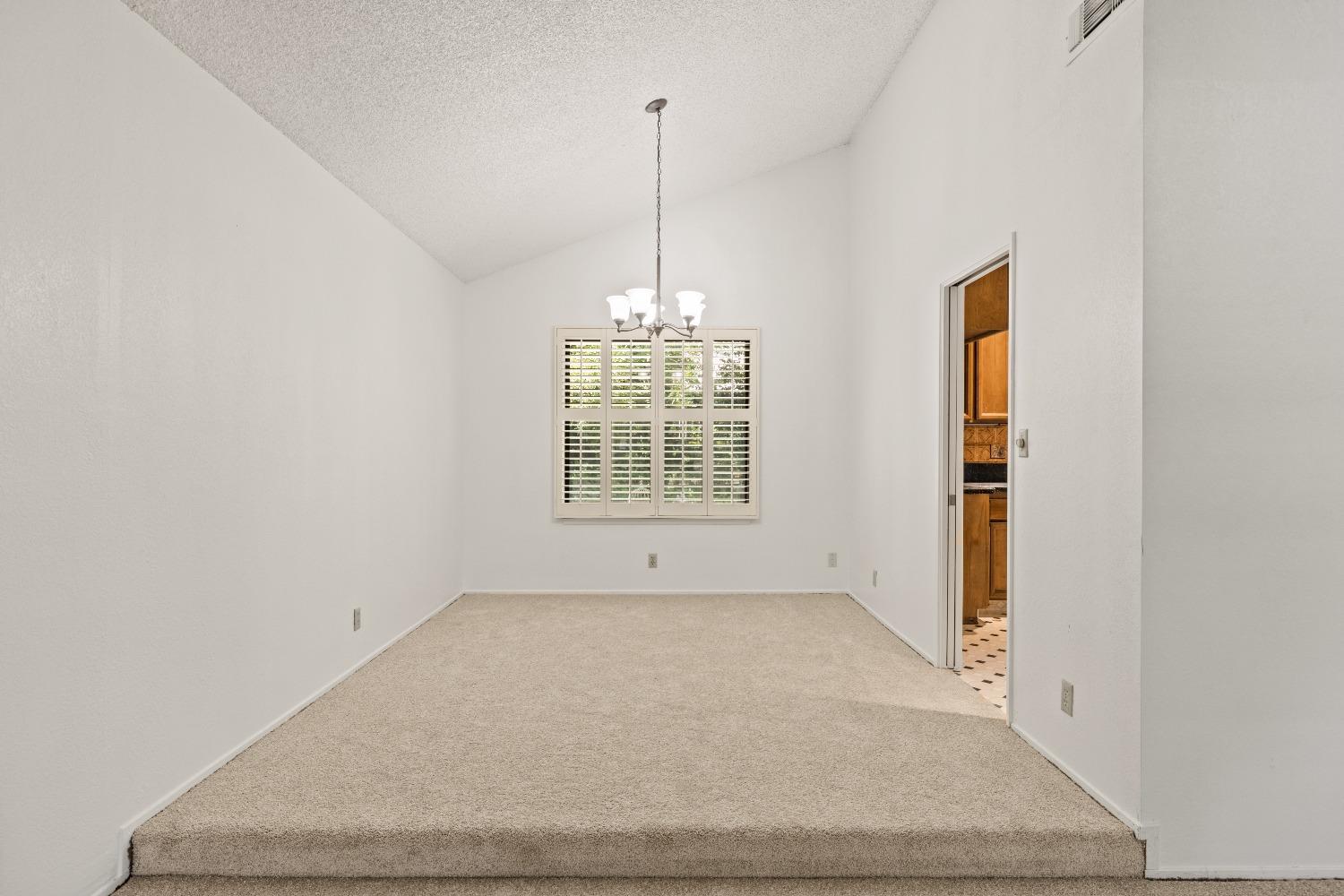 Detail Gallery Image 6 of 36 For 8013 Hoopes Dr, Citrus Heights,  CA 95610 - 3 Beds | 2/1 Baths