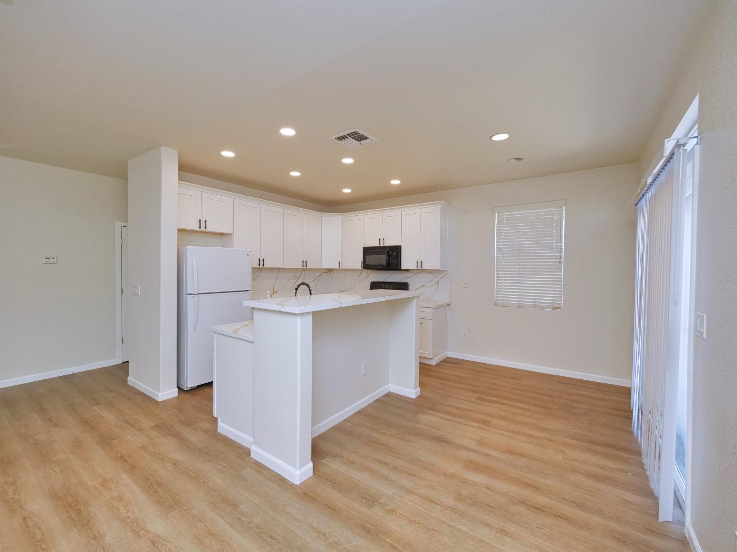 Detail Gallery Image 15 of 85 For 3301 Myna Way, Sacramento,  CA 95834 - 4 Beds | 2/1 Baths