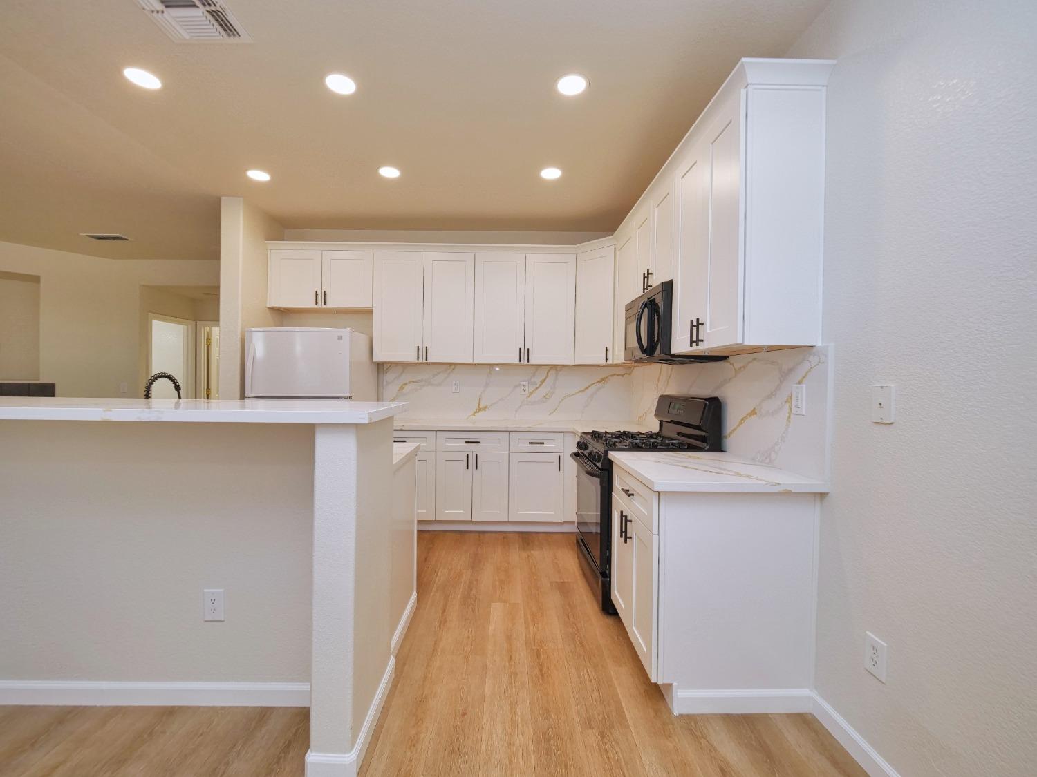 Detail Gallery Image 18 of 85 For 3301 Myna Way, Sacramento,  CA 95834 - 4 Beds | 2/1 Baths