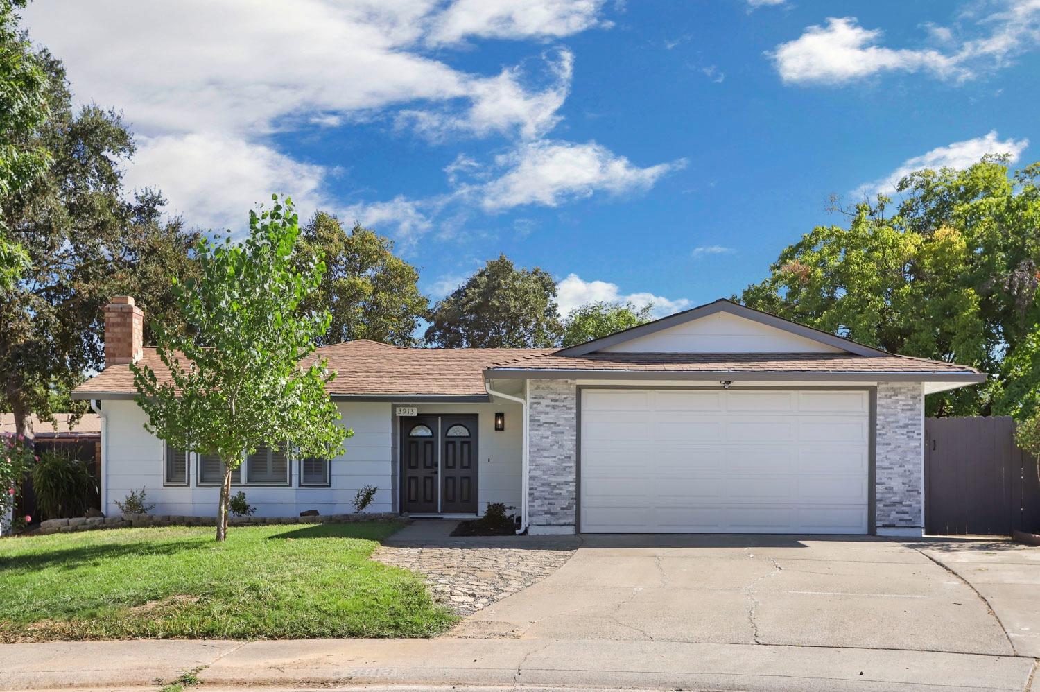 Detail Gallery Image 1 of 1 For 3913 Thornhill Dr, Sacramento,  CA 95826 - 4 Beds | 2 Baths